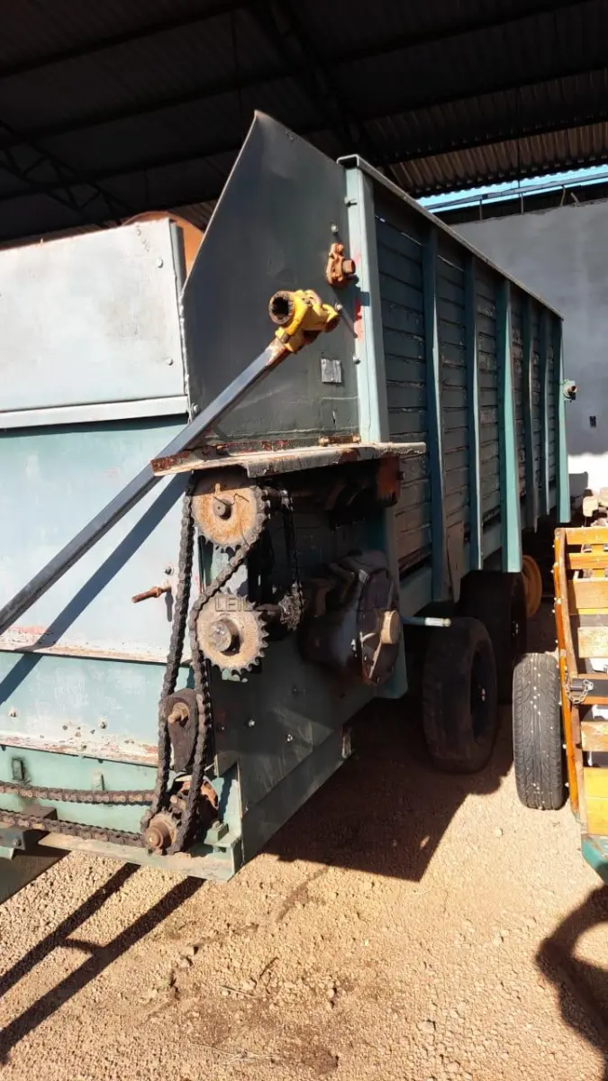 LOTE 003 - VAGÃO FORRAGEIRO