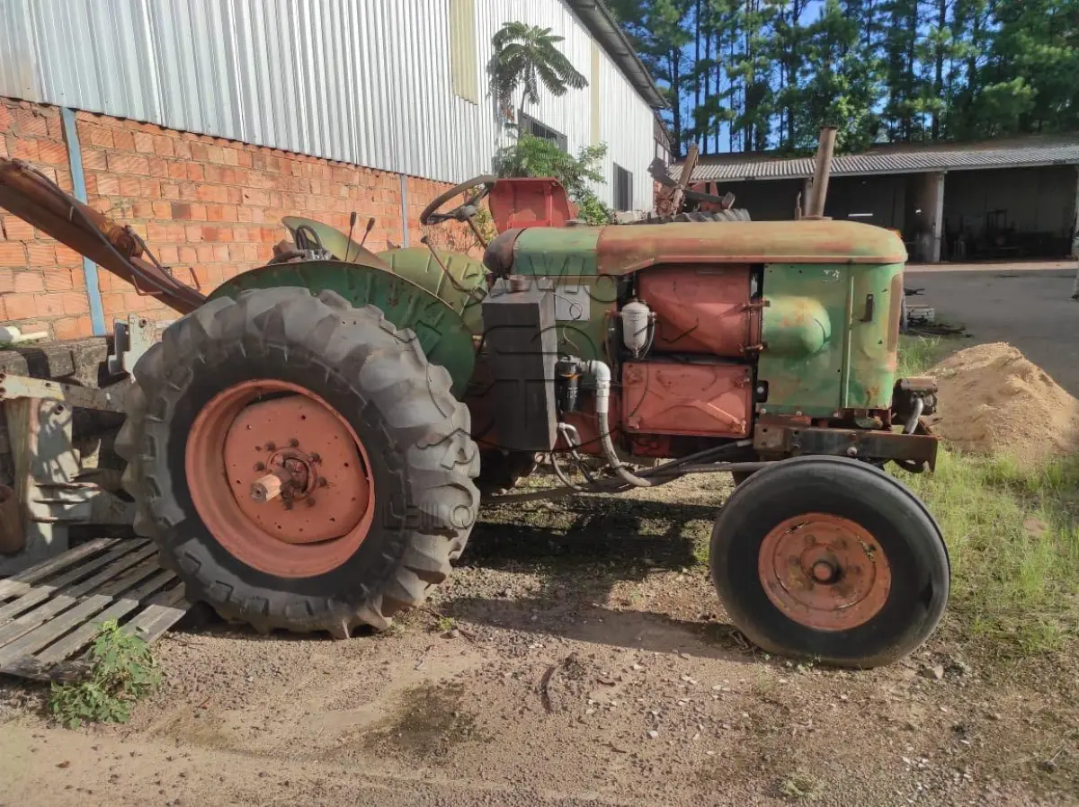 LOTE 006 - TRATOR DEUTZ RARIDADE MOTOR DIESEL REFRIGERADO A AR