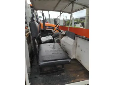 LOTE 002 - CARRETA AGRICOLA